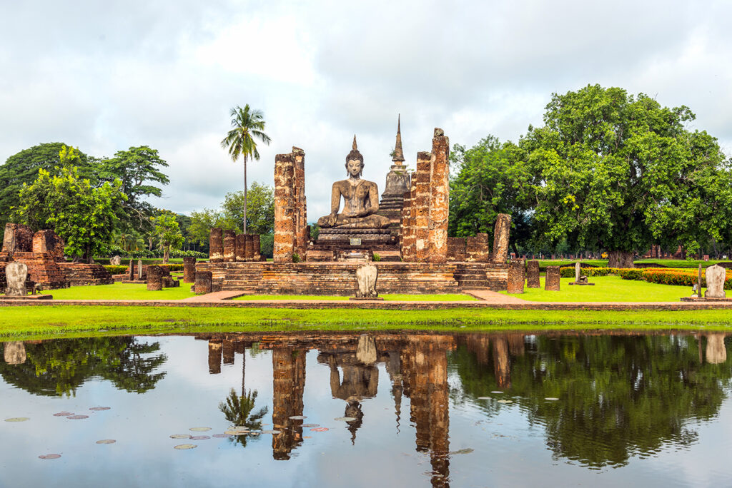 Sukhothai-Sukhothai Historical Park-Wat Mahathat (วัดมหาธาตุ) 9071PA-1